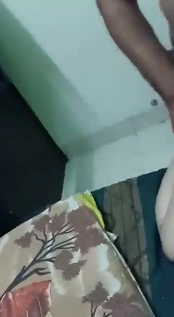 Desi Aunty Ne Apne Husband Ke Dosto Se Apni Chudai Karwai