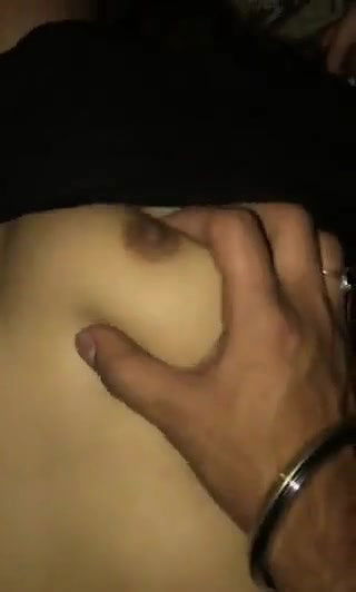 Pakistani Bhavi Ko Raat Me Bahar Khet Me Le Ja Kar Bhavi Ka Bur Aur Gaand Chod Diya