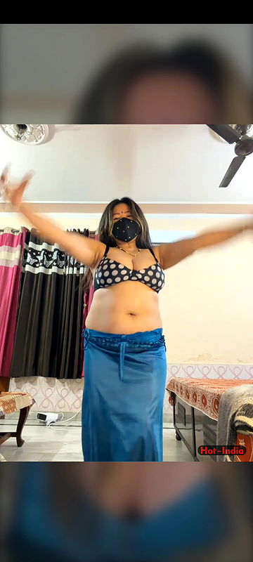 88pink ass show kiye dance ke biche me Nepali randi bhabhi