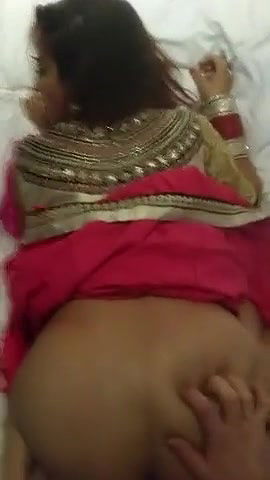 badi gand wali bhabhi ki saree uthake choda