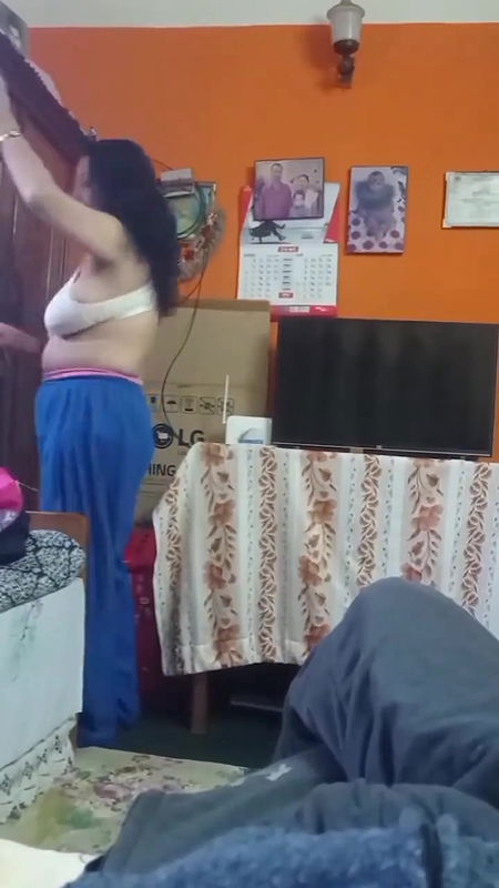 Tanker Mom Changing Clothes In Front Of Her Son 001