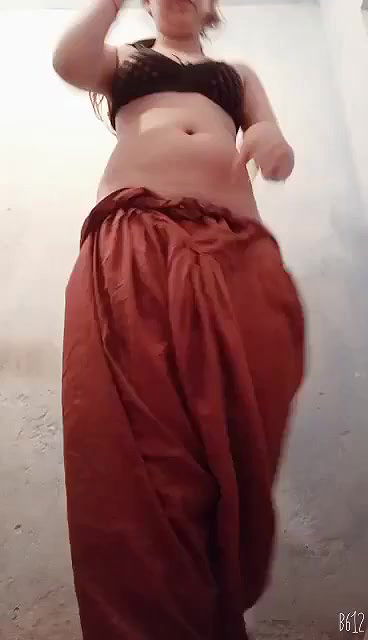 hot tall desi girl nude show