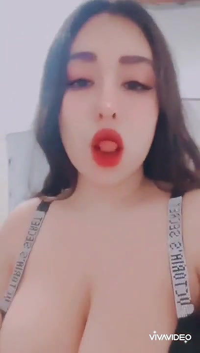 Chubby kashmiri girlfriend showing her big ass and pussy in front of camera