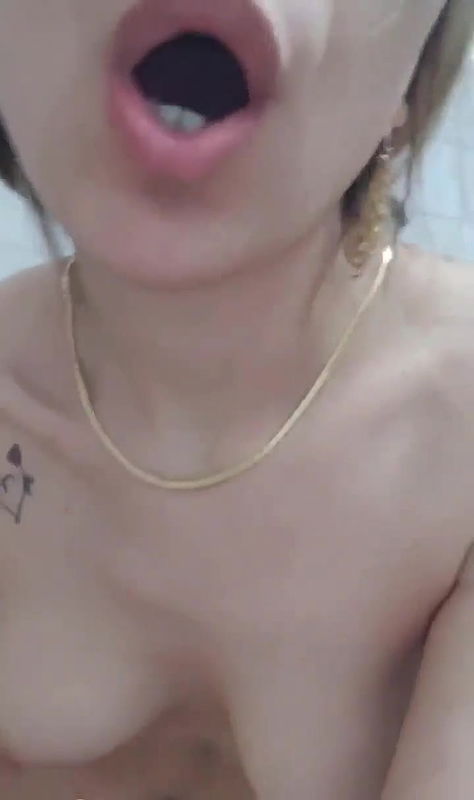 Extremely gorgeous young maal exposes her sexy nude body fingering her juicy pussy very hard