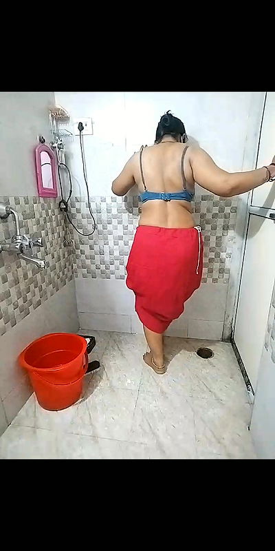 Hot Aunty Bath Part 1 260202085958