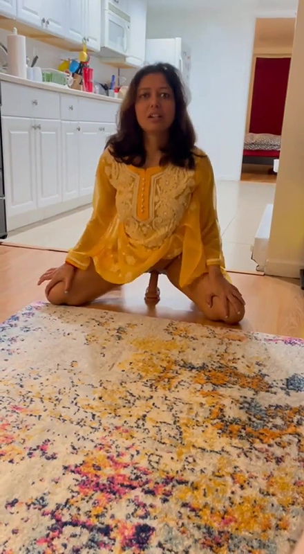 Horny Milf Lady Fucking Bigdisk