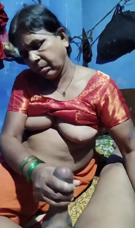 old boobs show and handjob to cum out