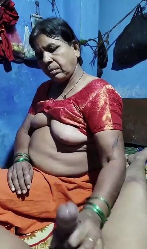 old boobs show and handjob to cum out