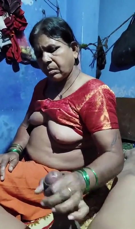 old boobs show and handjob to cum out