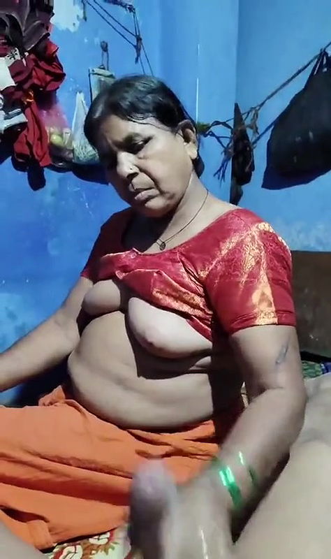 old boobs show and handjob to cum out