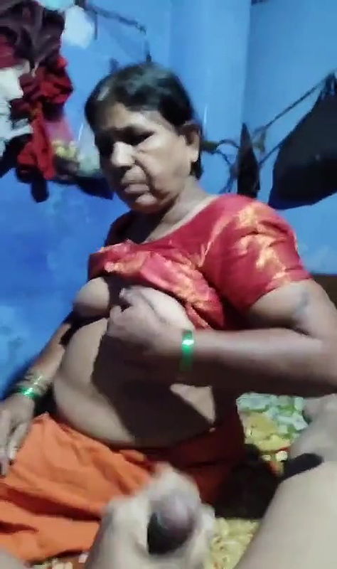 old boobs show and handjob to cum out