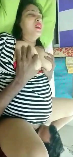 Driver eating pussy of a busty Bhabhi