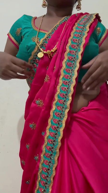 Tamil saree aunty striptease