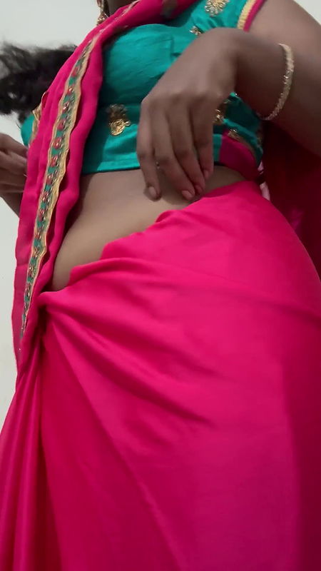 Tamil saree aunty striptease