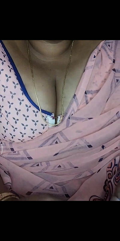 Hot Aunty boobs show