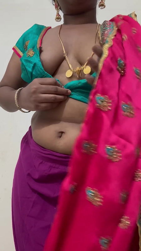 Half saree aunty
