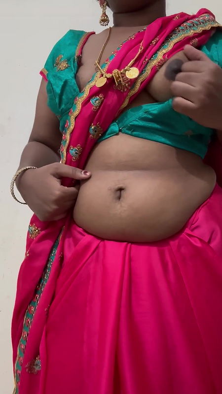 Hot saree aunty ultra waist