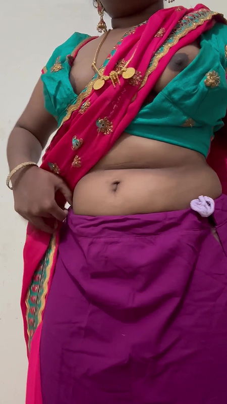 Hot saree aunty ultra waist