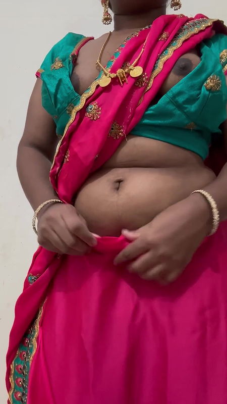 Hot saree aunty ultra waist