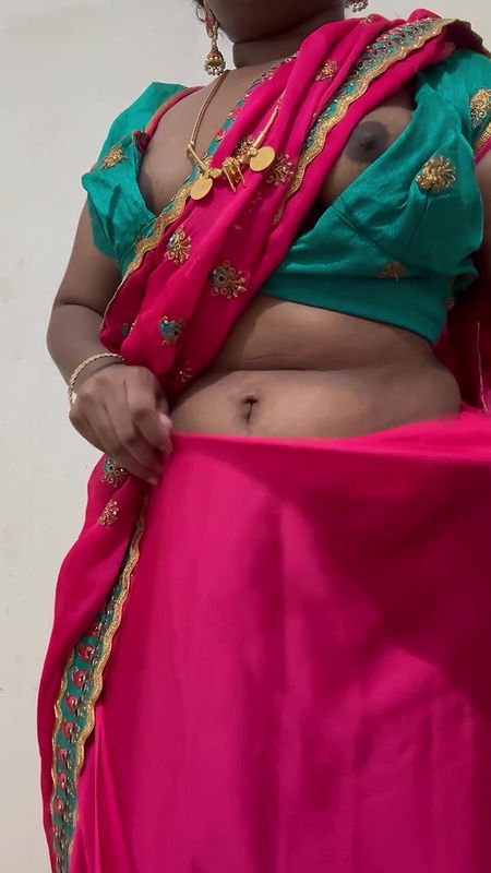 Hot saree aunty ultra waist