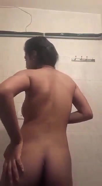 desi girl nude strip in bathroom