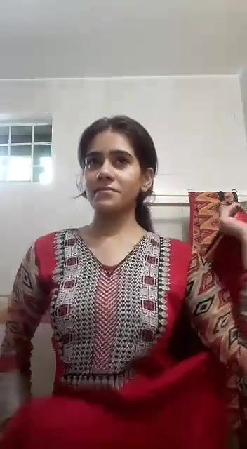 ladki ne bathroom mein boob dikhayi