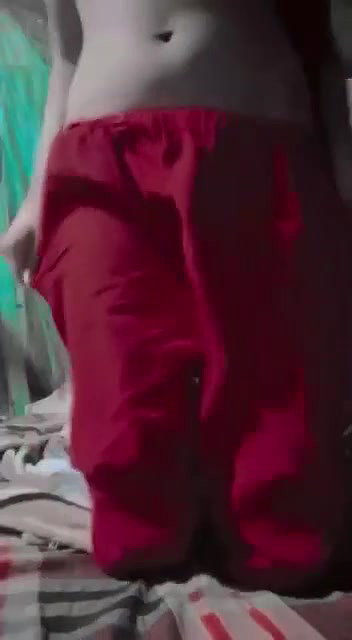 young ladki ne boob dikhayi