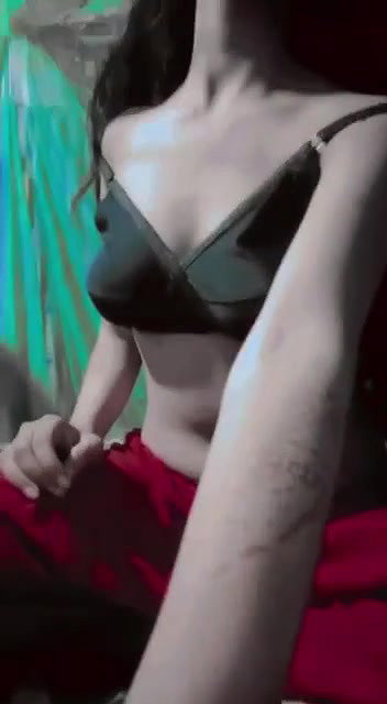 young ladki ne boob dikhayi