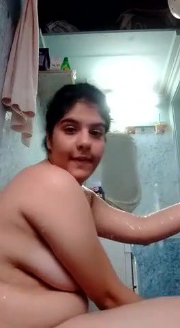 nude bath of desi chubby girl