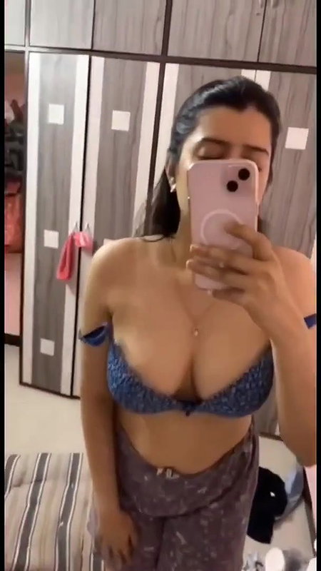 ladki ne boob dikhayi