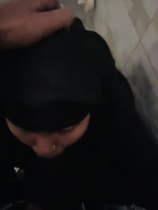 Hijabi Girl Giving BJ And Taking Cum In Mouth