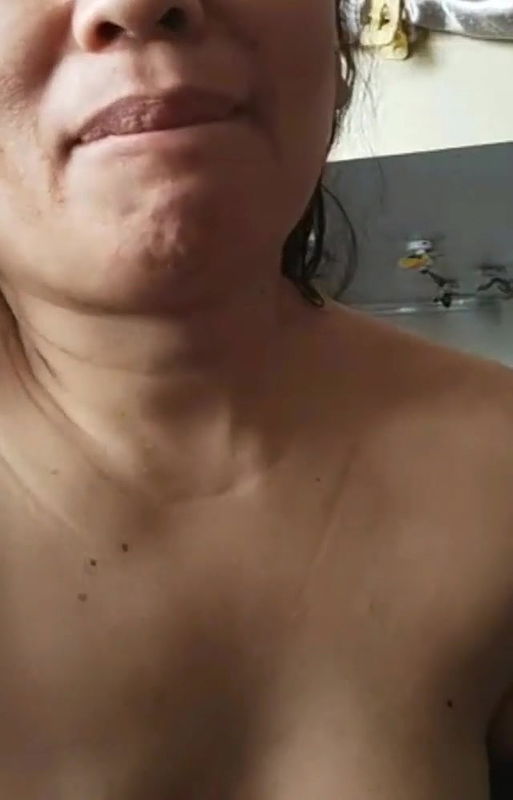 Nepali aunty boobs showing