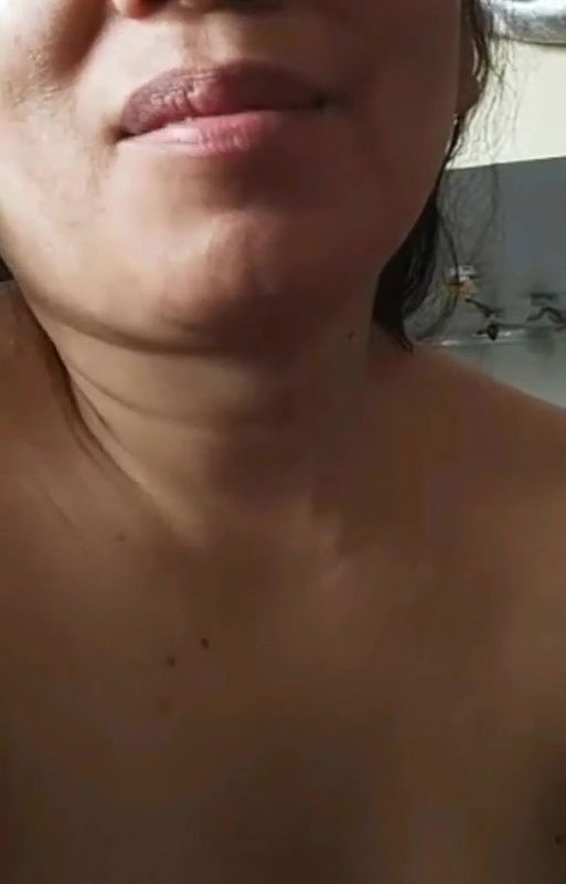 Nepali aunty boobs showing