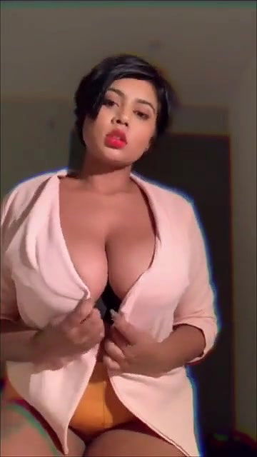 sexy model showing big boobs