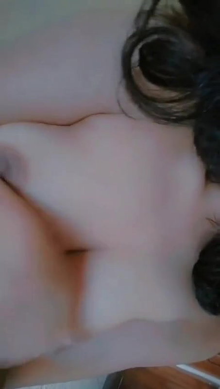 beautiful sexy gf showing boobs