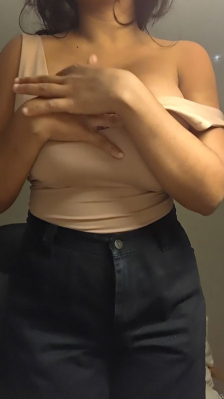 big boobs showing girl