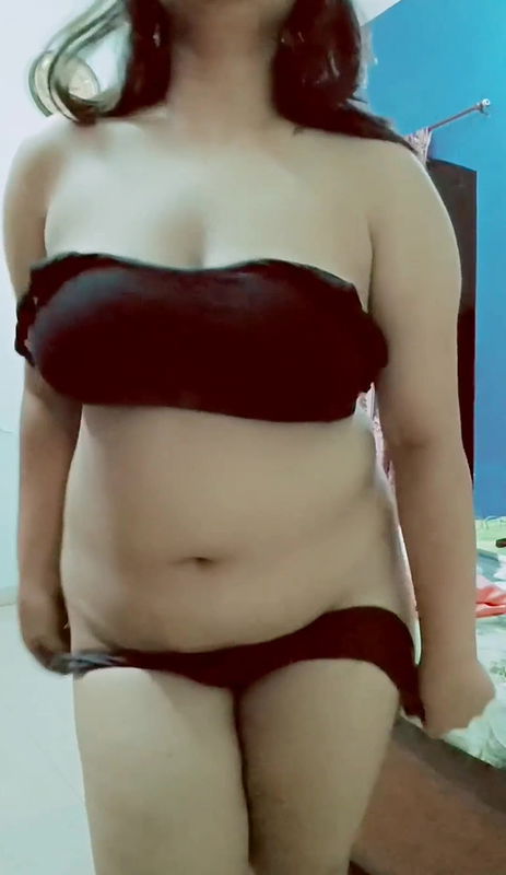 chubby girl full nude show