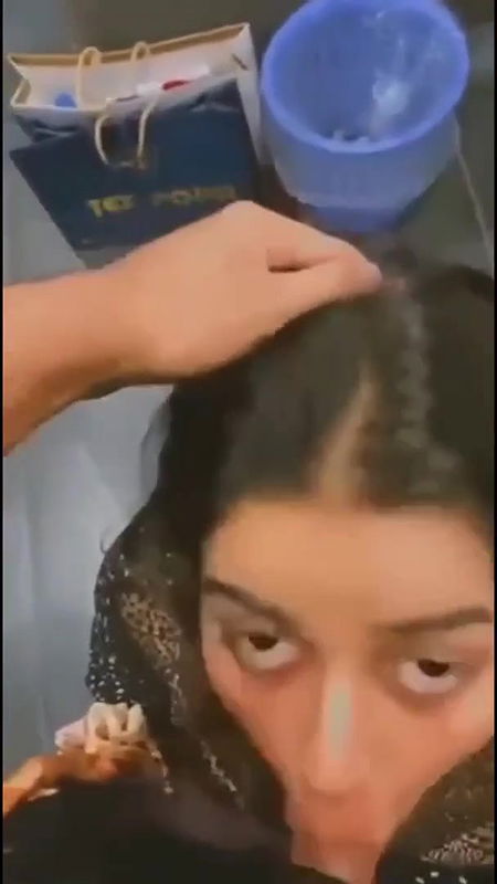 Desi Babe Giving Blowjob In Public Toilet