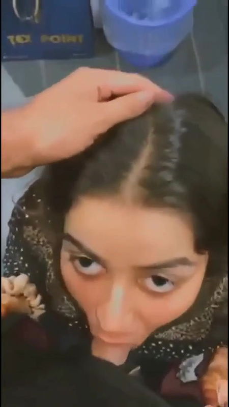 Desi Babe Giving Blowjob In Public Toilet