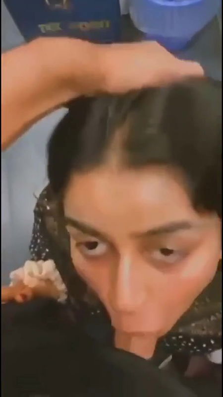 Desi Babe Giving Blowjob In Public Toilet