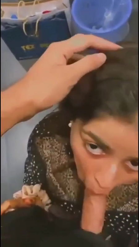 Desi Babe Giving Blowjob In Public Toilet