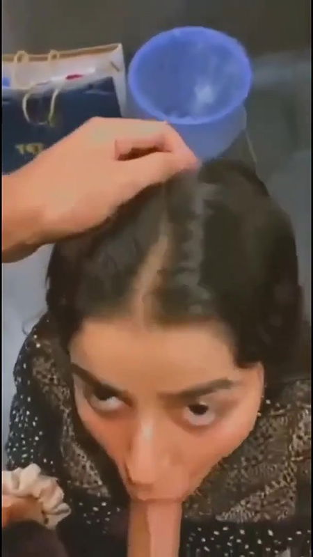 Desi Babe Giving Blowjob In Public Toilet