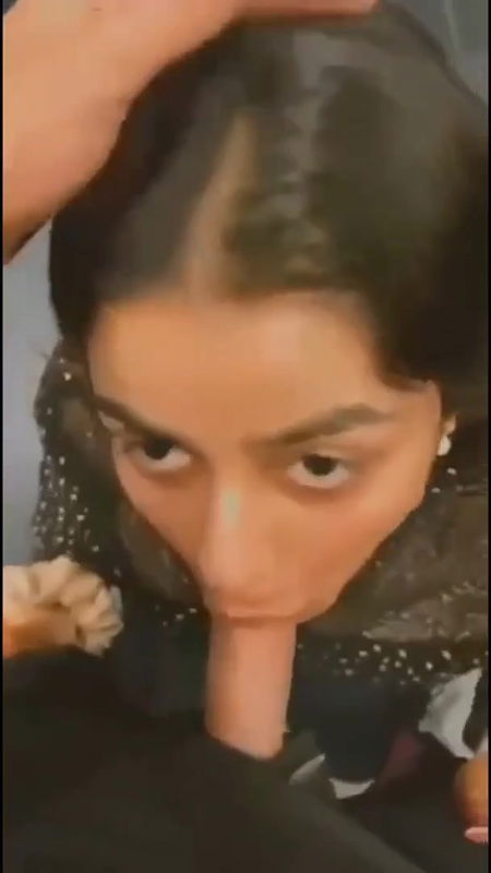 Desi Babe Giving Blowjob In Public Toilet