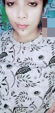 Indian Gorgeous Mole Girlfriend Showing her Boobs  Pussy Online 1