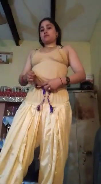 Desi Bhabhi nude show