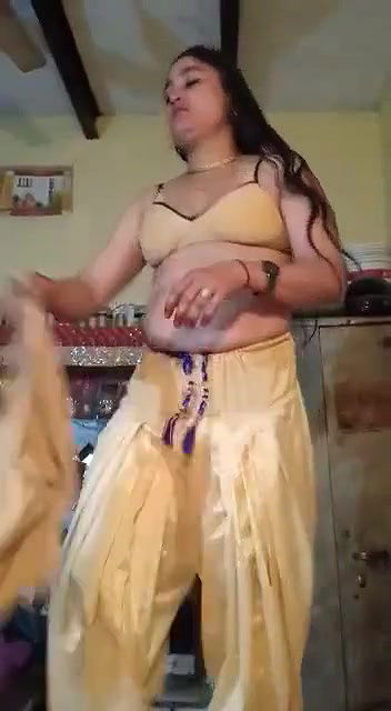 Desi Bhabhi nude show