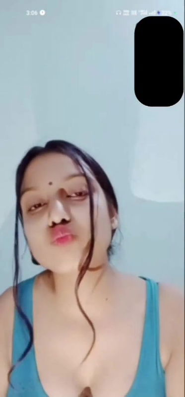 boob show by gf on vc