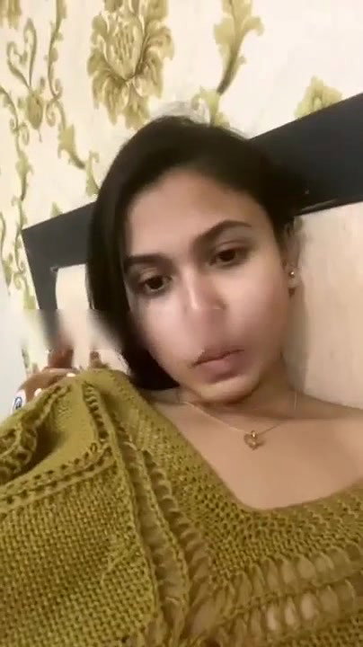 gf ne vc mein boob dikhayi