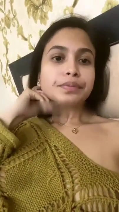 gf ne vc mein boob dikhayi