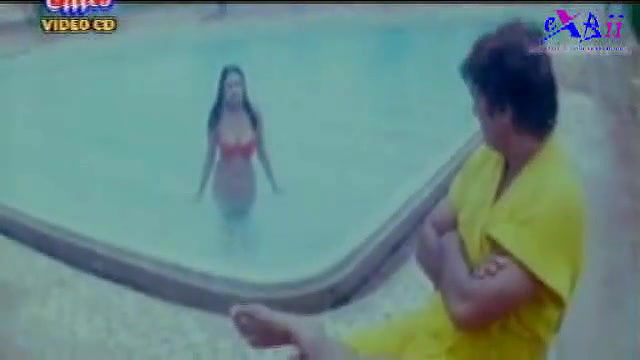 Sapna in Bikini-Deep CleavagePussyCrack-Pyasi Haiwan